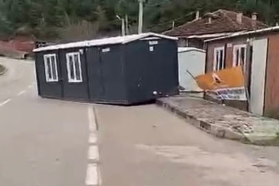 Bursa'da Fırtına Hayatı Olumsuz Etkiledi