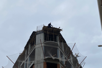 Eskişehir'de inanılmaz olay:İnşaatın 8'inci katından atlamaya çalıştı