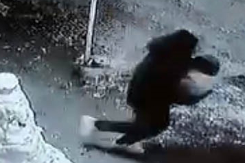 Kardan Adamın Kafasını Çalarak Kaçtı