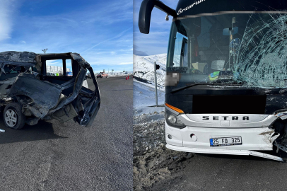 Buzlanan Yolda Kayan Minibüs, Yolcu Otobüsü İle Çarpıştı