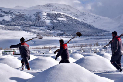 Kış mevsimi için yüzlerce mezar açıldı, toprak donmadan mezar yerleri yazın hazırlanıyor