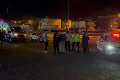 İnegöl'de otomobiller çarpıştı: 1'i çocuk 3 yaralı