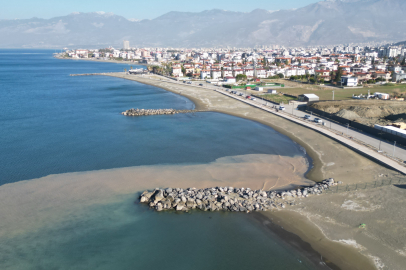 Hatay'da korkutan görüntü: Arsuz'da deniz 10 metre çekildi