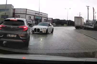 Drift artarken, kontrolden çıkan araç trafiği birbirine kattı