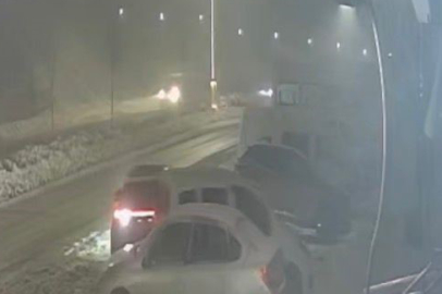 Geri Manevra Yaparken Otomobillere Çarptı