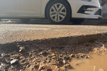 Kazılan yollar yağmurla birlikte tuzağa dönüştü