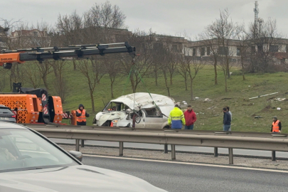 Panelvan minibüs ile hafif ticari araç çarpıştı: 5 yaralı