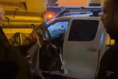 Kamyonete Arkadan Çarpan Pikabın Sürücüsü Sıkıştı...