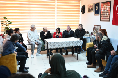 Karacabey Belediye Başkanı Fatih Karabatı, Engelli vatandaşlarla bir araya gelerek farkındalık yaratıyor