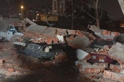 Bursa'da Lodos Dehşet Saçtı: Duvar 10 Aracın Üzerine Devrildi