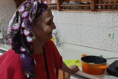 Ekmek almaya çıkıp anahtarı içeride unutan yaşlı kadın, makarnanın ocakta olduğunu hatırlayınca panik yaşadı