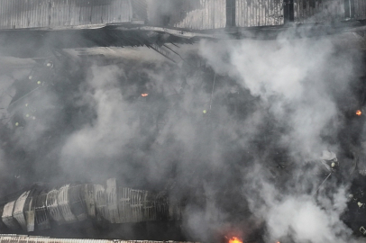 Plastik Ham Madde Deposu Alevlere Teslim Oldu