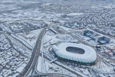 Karla kaplı Timsah Arena Stadyumu böyle görüntülendi