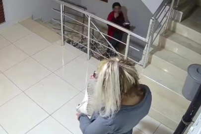 Kadın Hırsızlar Kameraya Yakalandı