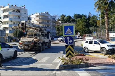 Motosiklet beton kamyonuna çarptı:Sürücü ölümden döndü