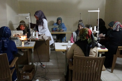 Kadınlar hem meslek öğreniyor hem gelir elde ediyor