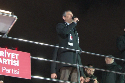 Özgür Özel, partisi tarafından Beşiktaş'ta düzenlenen mitingde konuştu