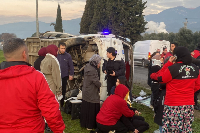 Buzlanan Yolda Feci Kaza: 16 Yaralı