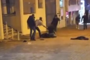 Sokak Ortasında Kavga...