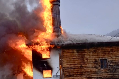 450 Yıllık Cami Alev Alev Yandı