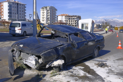 Telefonla Uğraşırken Otomobil Takla Attı: Sürücü Ölümden Döndü