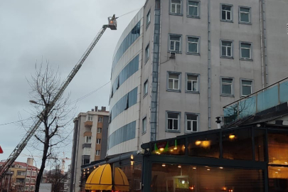 Hastanenin Çatısı Alev Alev Yandı