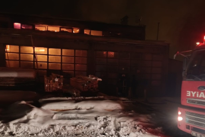 İş Yeri Alevlere Teslim Oldu