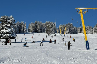 Uludağ'da yarıyıl tatili yoğunluğu: Telesiyejlerde metrelerce kuyruk!