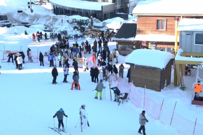 Uludağ rengarenk, sömestr cümbüşü yaşanıyor..