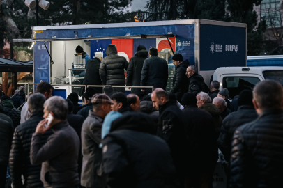 Vatandaşa sıcak çorba ikramı
