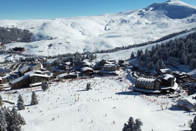 Uludağ'da kayak keyfi tavan yaptı: Renkli anlar havadan görüntülendi