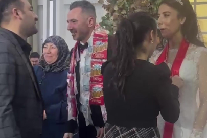 Altın beklerken bakın ne takıldı! Düğünde şaşırtan anlar