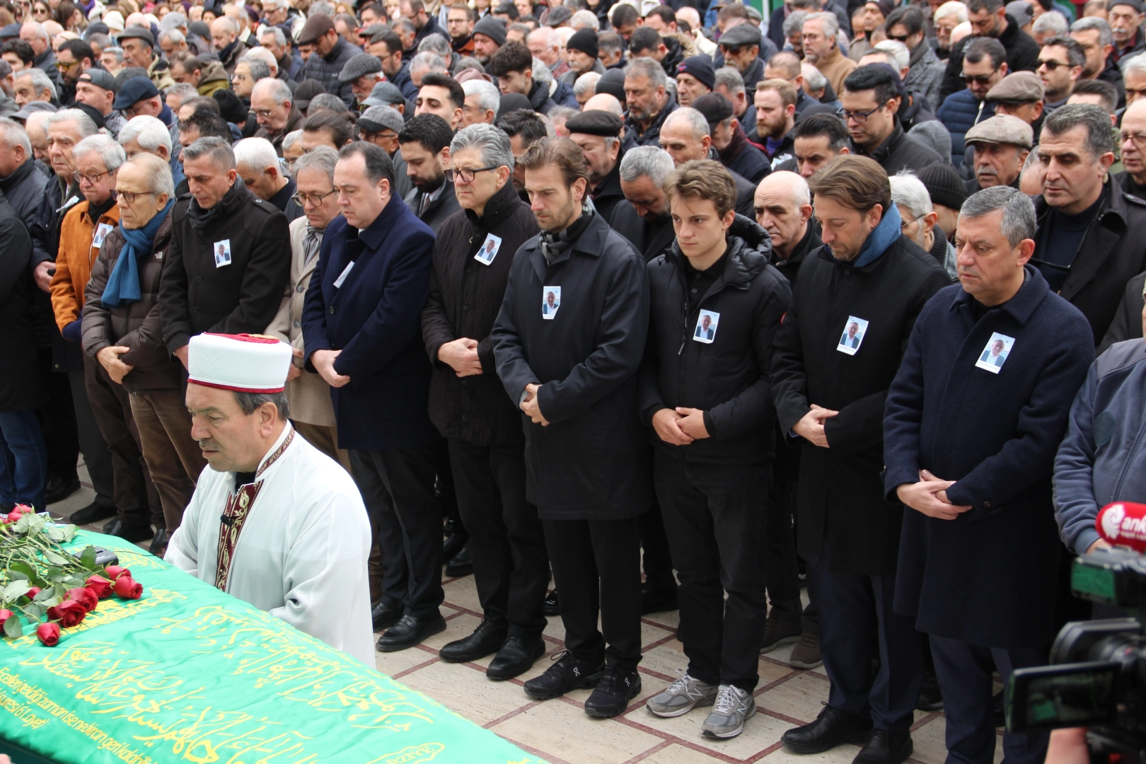 CHP Genel Başkanı Özel, Manisa'da cenaze namazına katıldı