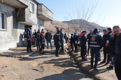 Cizre'de facianın eşiğinden dönüldü: Dev kayalar evi yerle bir etti