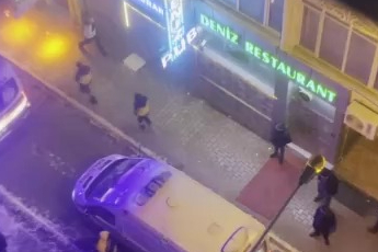 Eğlence mekanında bıçaklı ve sopalı kavga: 4 yaralı