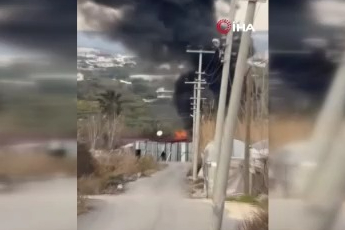 Hurdalıkta çıkan yangın gökyüzünü kara dumanla kapladı