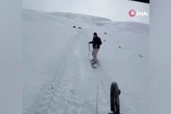 Traktör arkasında kayak keyfi