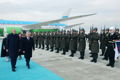 Cumhurbaşkanı Erdoğan, Özbekistan Cumhurbaşkanı Mirziyoyev’i törenle karşıladı