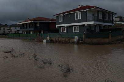Milyonluk villalar sular altında kaldı