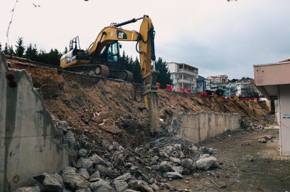 Nilüfer'de çöken istinat duvarı yenileniyor