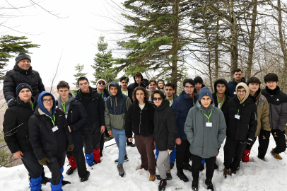 Üniversite sınavına hazırlanan öğrencilere moral kampı