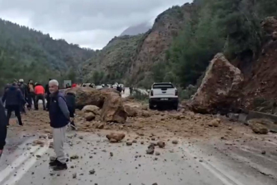 Dev kayalar yola düştü