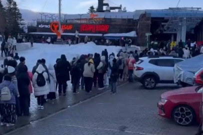 Uludağ'da teleferik kuyruğu metrelerce uzadı