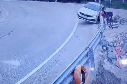 Uludağ yolunda kontrolden çıkan araç bariyerlere çarptı