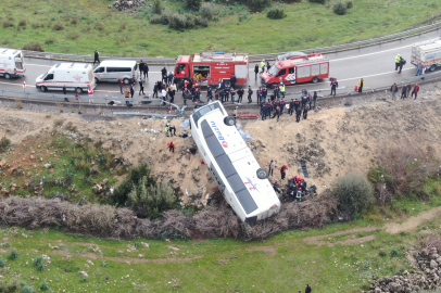 Yolcu otobüsü şarampole yuvarlandı: 8 ölü, 26 yaralı