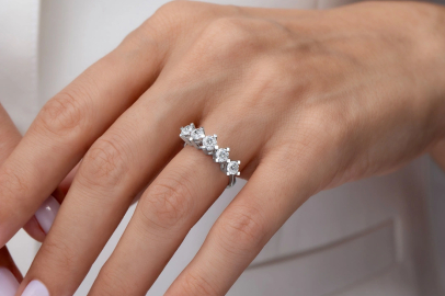 Beştaş Yüzük Modelleriyle Aşkın ve Zarafetin Zamansız İfadesi