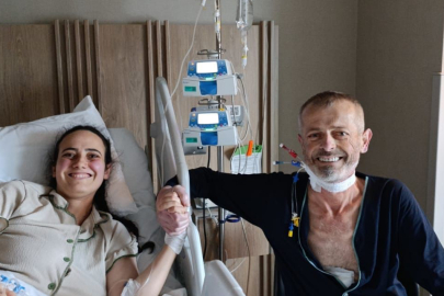 Sağlık görevlisi genç kadın babasına umut oldu!