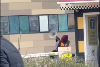 Taksiye Binemeyince Sinir Krizi Geçirdi!