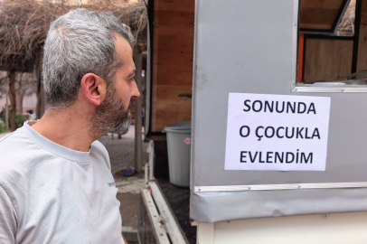 Bursa'da istediği ile evlenen kadın lokma dağıttı