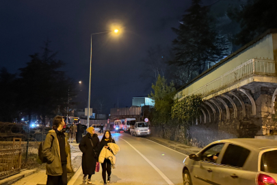 Toprak Kayması Yolu Kapattı!